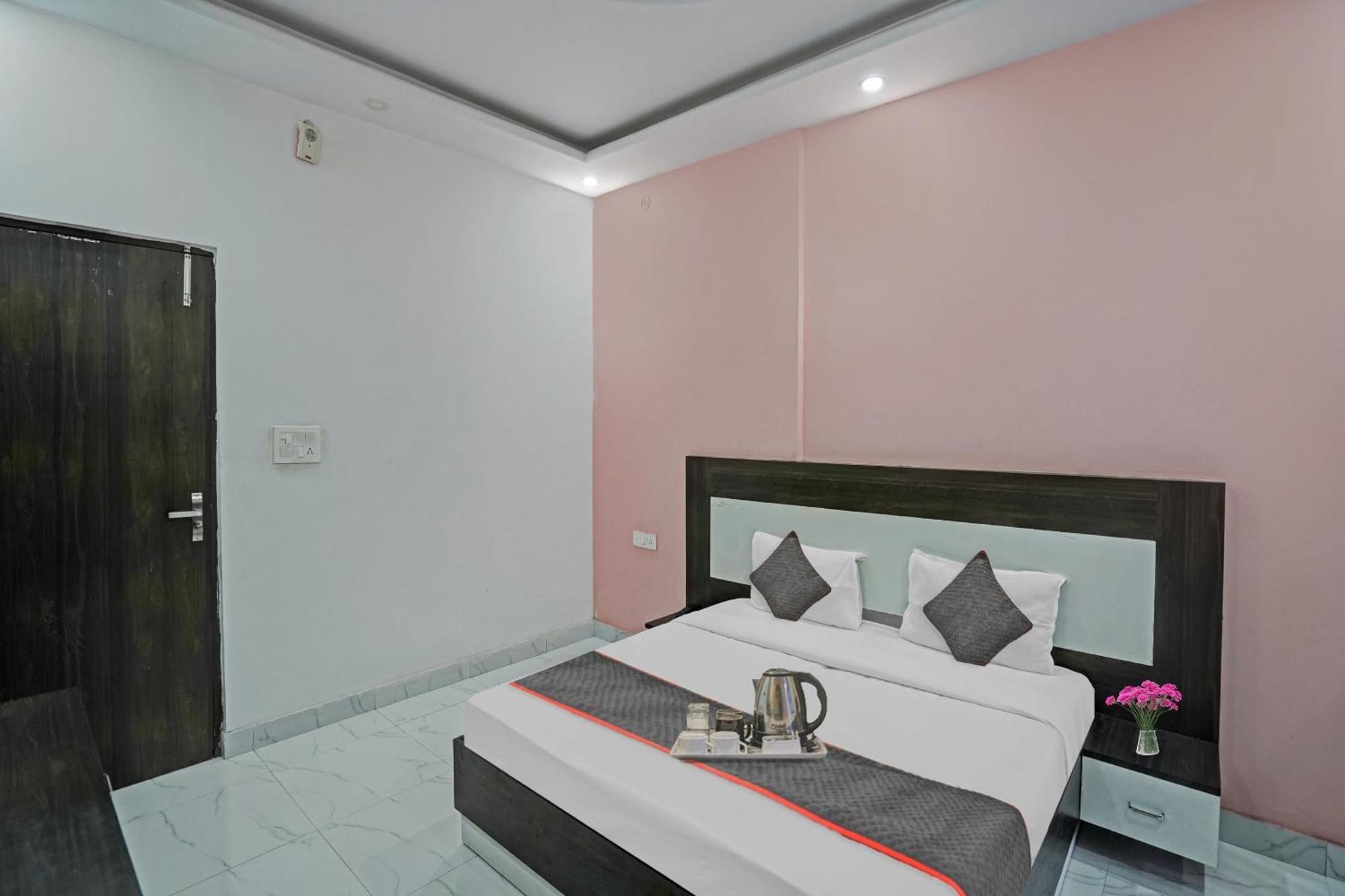 Collection O Rajvanshi Paradise Гургаон Экстерьер фото