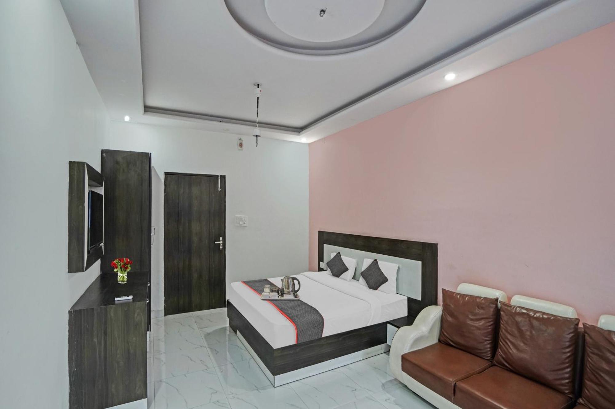 Collection O Rajvanshi Paradise Гургаон Экстерьер фото